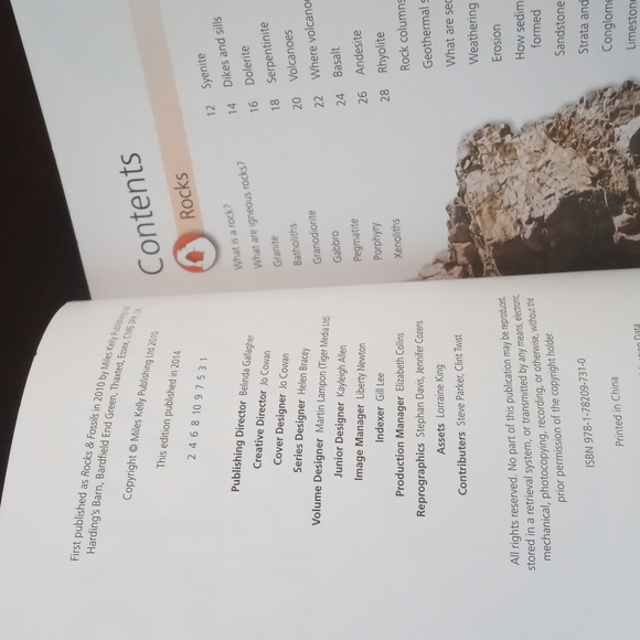 📚 Mini Encyclopedia: Rocks & Fossils - Picture 3 of 3